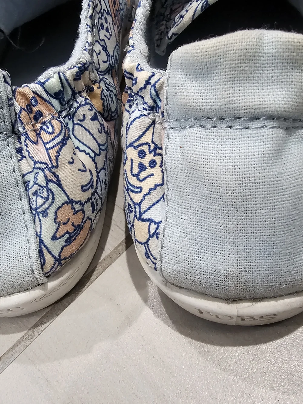 Skechers BOBS For Dogs Womens White Blue Canvas Memory Foam Sneakers Size 6.5